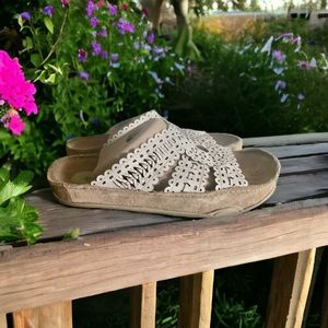 12M Earth Sandals White Leather